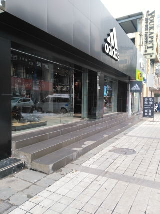 商贸1层商铺低价出售，商机不容错过